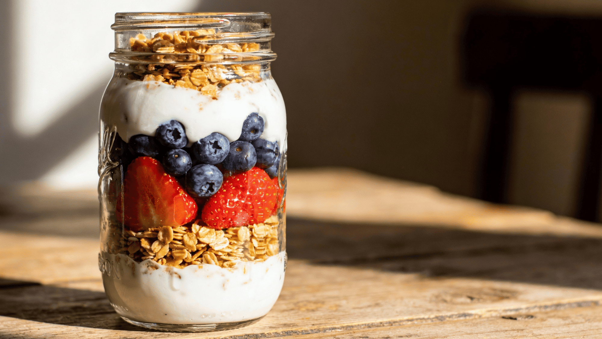 greek yogurt parfait with berries and granola