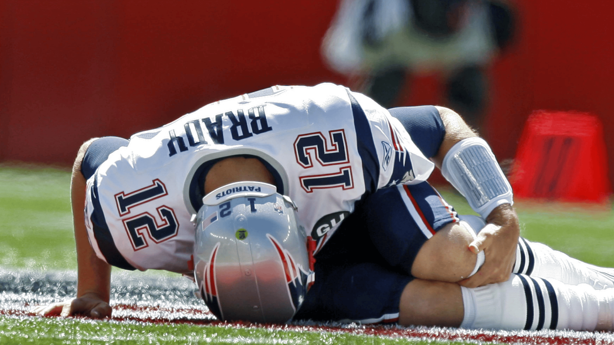 the 2008 tom brady knee injury