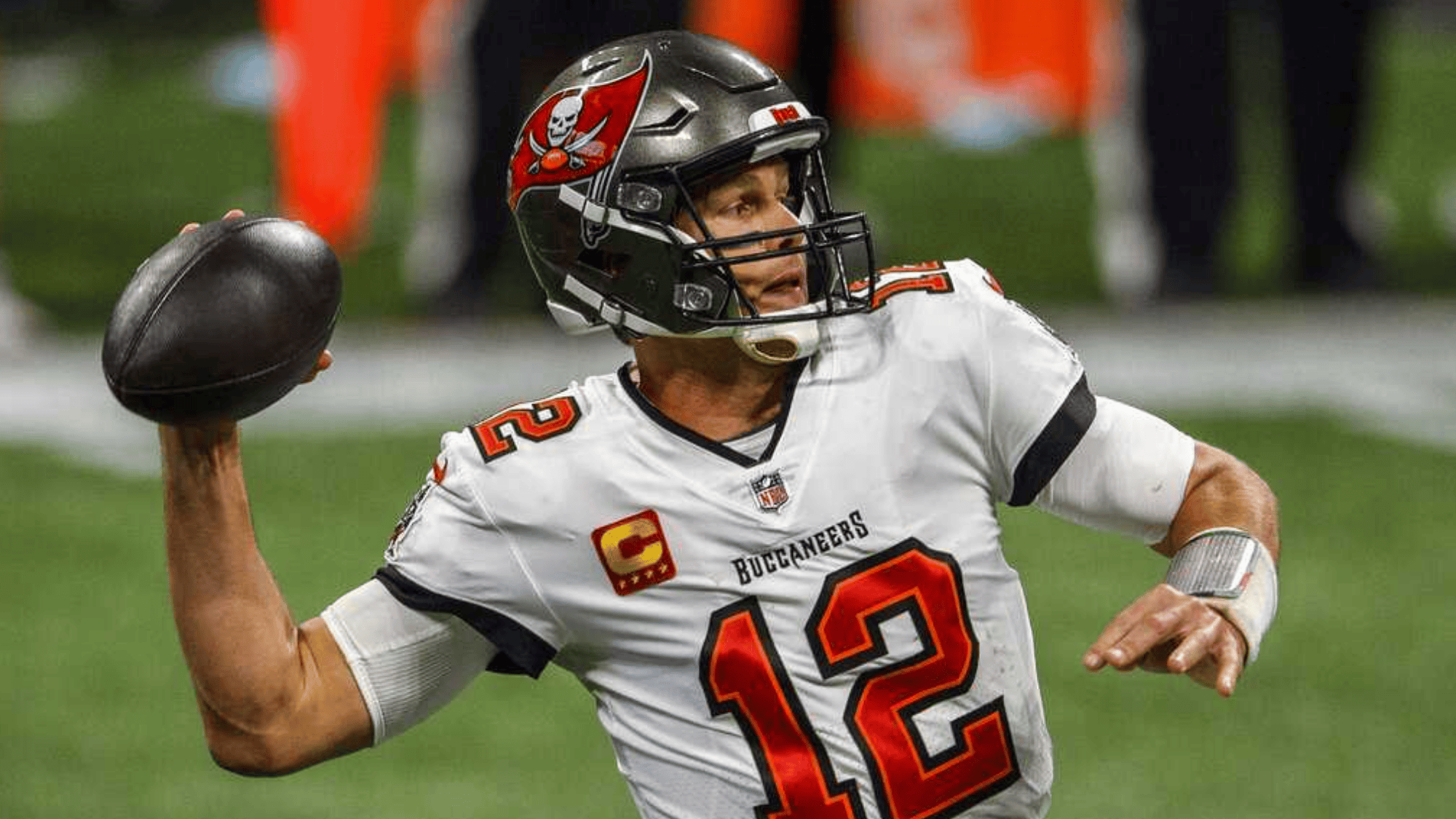 the 2020 tom brady injury playing With a torn mcl