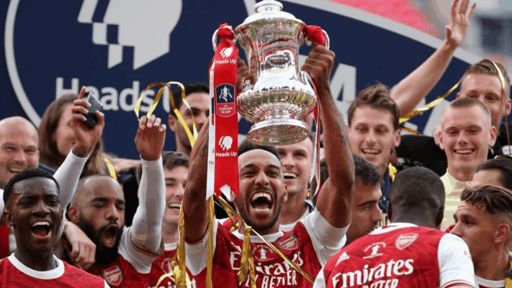 When was the last time arsenal won a trophy