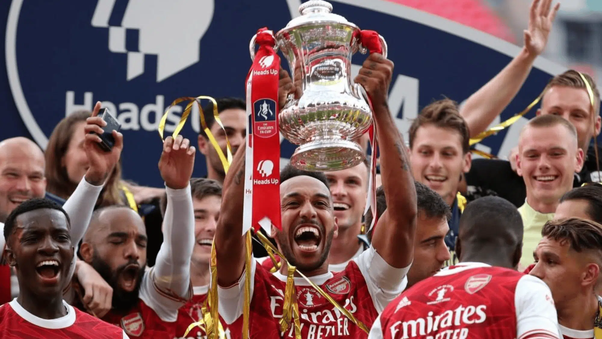 When was the last time arsenal won a trophy