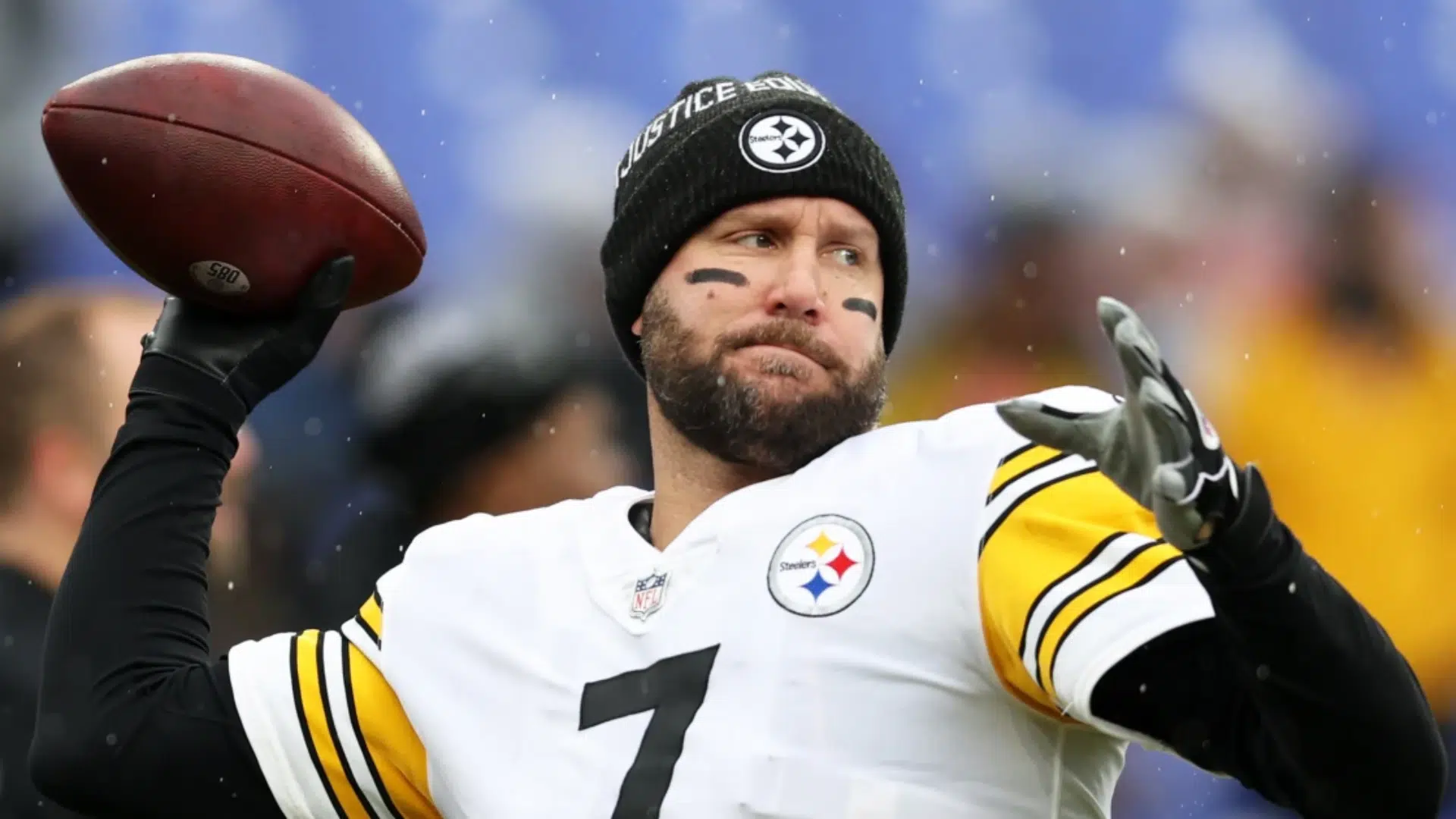 ben roethlisberger ready to throw ball