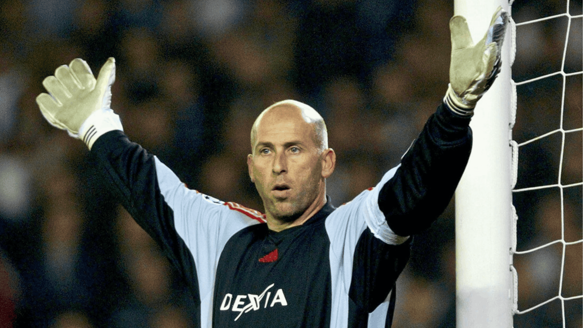 danny verlinden is wearing a grey and black kit