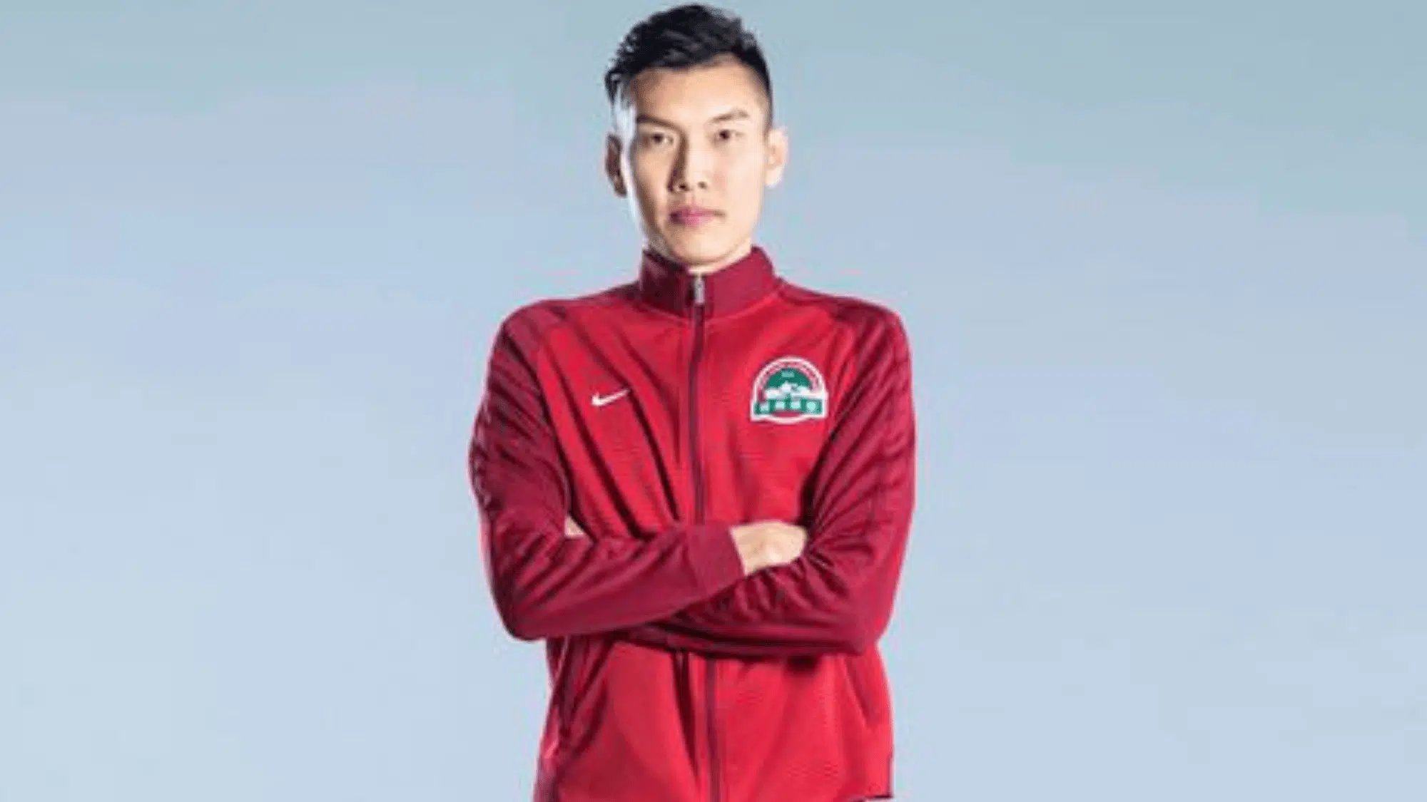 yang changpeng is in a red Nike training jacket seemingly part of the Chinese national team