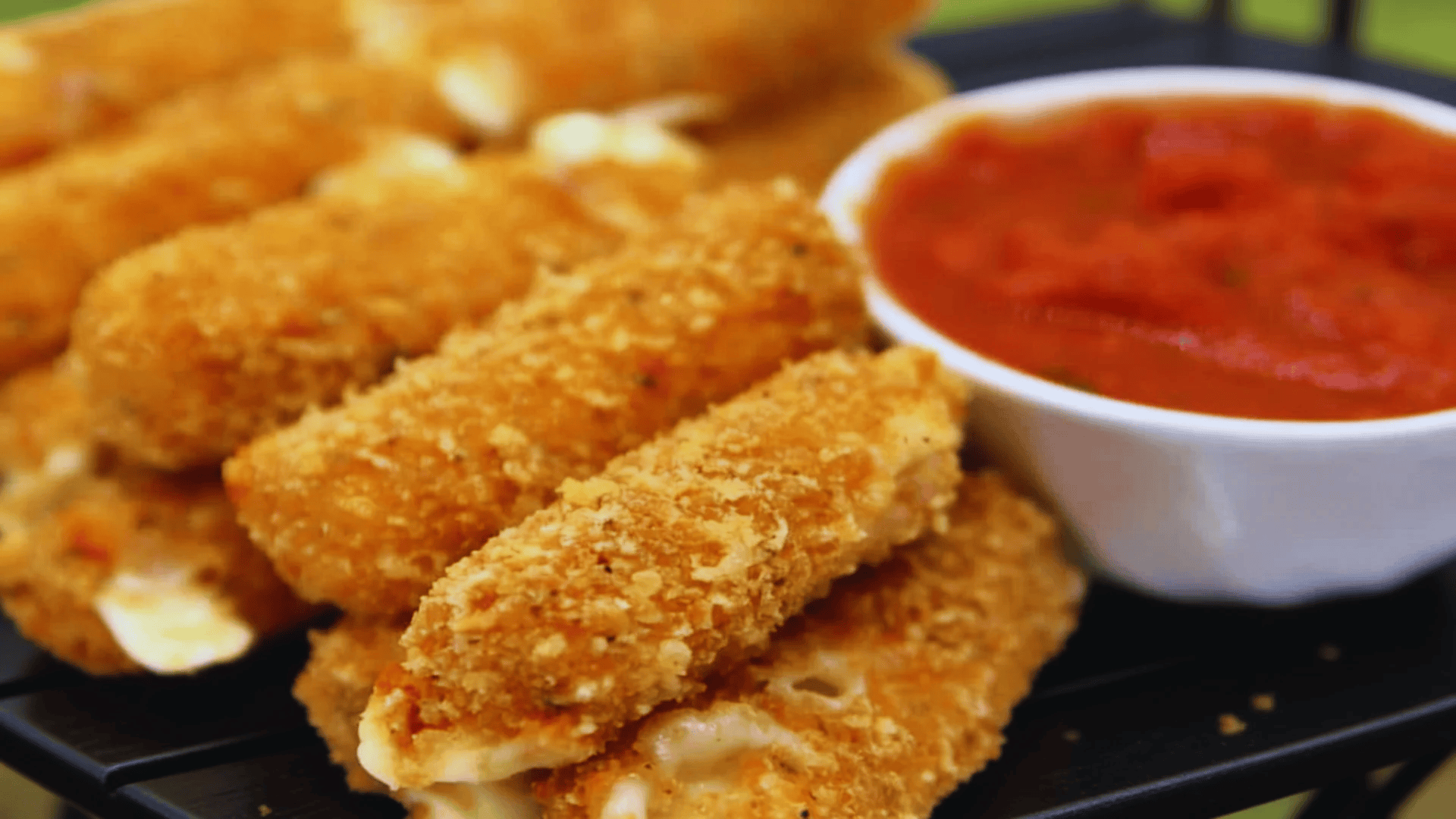 crispy low fat mozzarella sticks with marinara dipping sauce