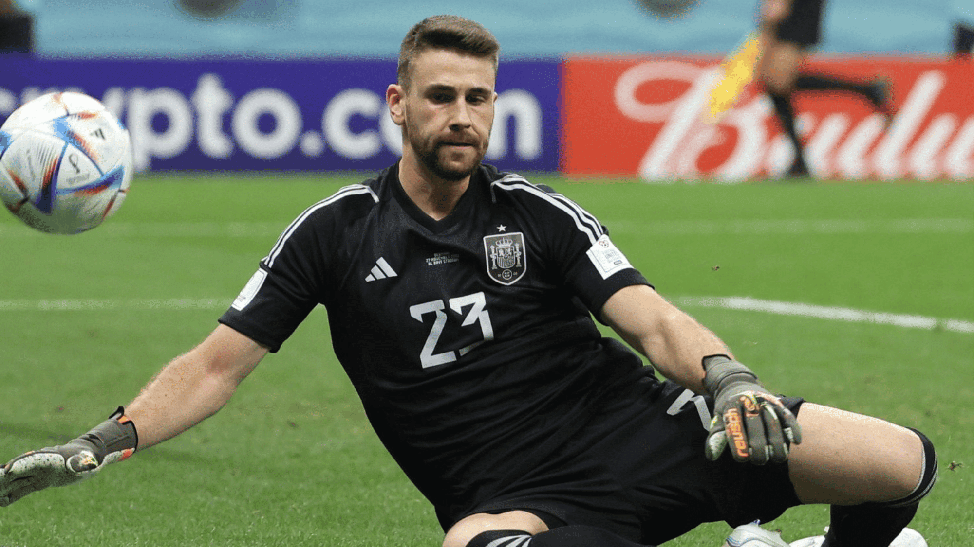 unai simon protecting a goal in an international football match