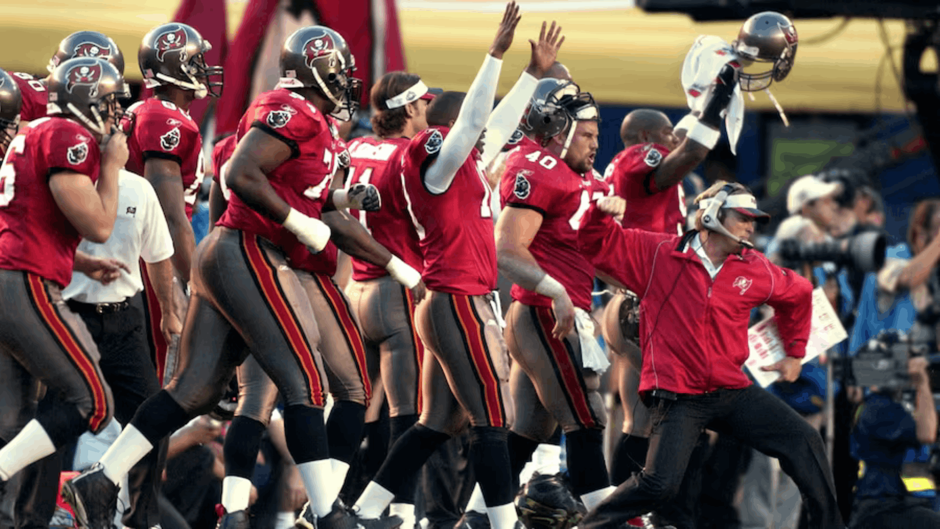 2002 tampa bay buccaneers players celebrating on the sideline during their super bowl championship season